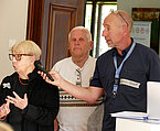Ingeborg Paris, Dieter Dörr und Joachim Faßnacht im Gespräch mit den Gästen